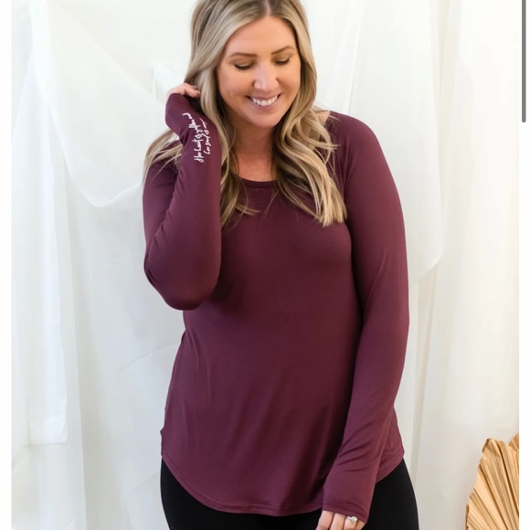 Be The Roster - Her Heart Is Golden Long Sleeve - Picture 1 of 4